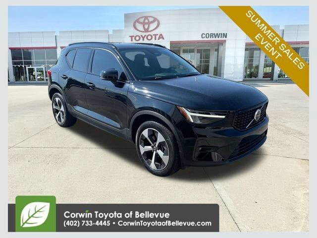 2023 VOLVO XC40