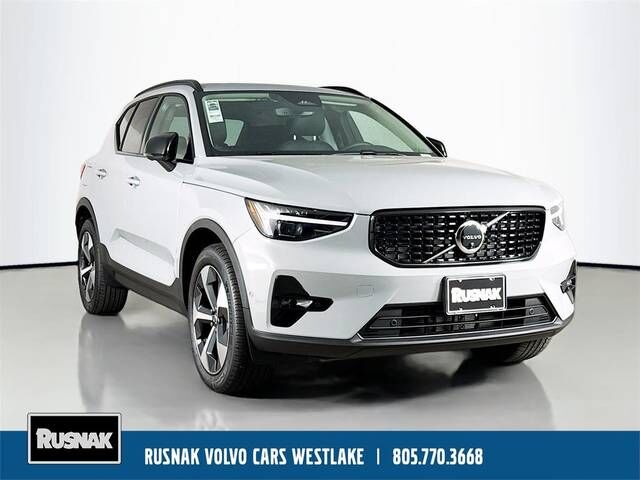 2026 VOLVO XC40