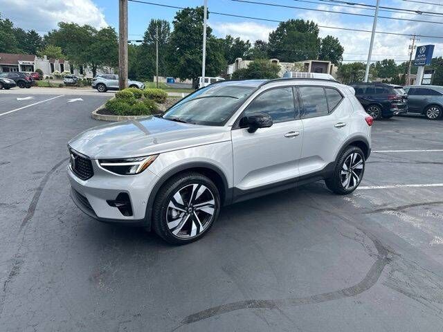 2024 VOLVO XC40