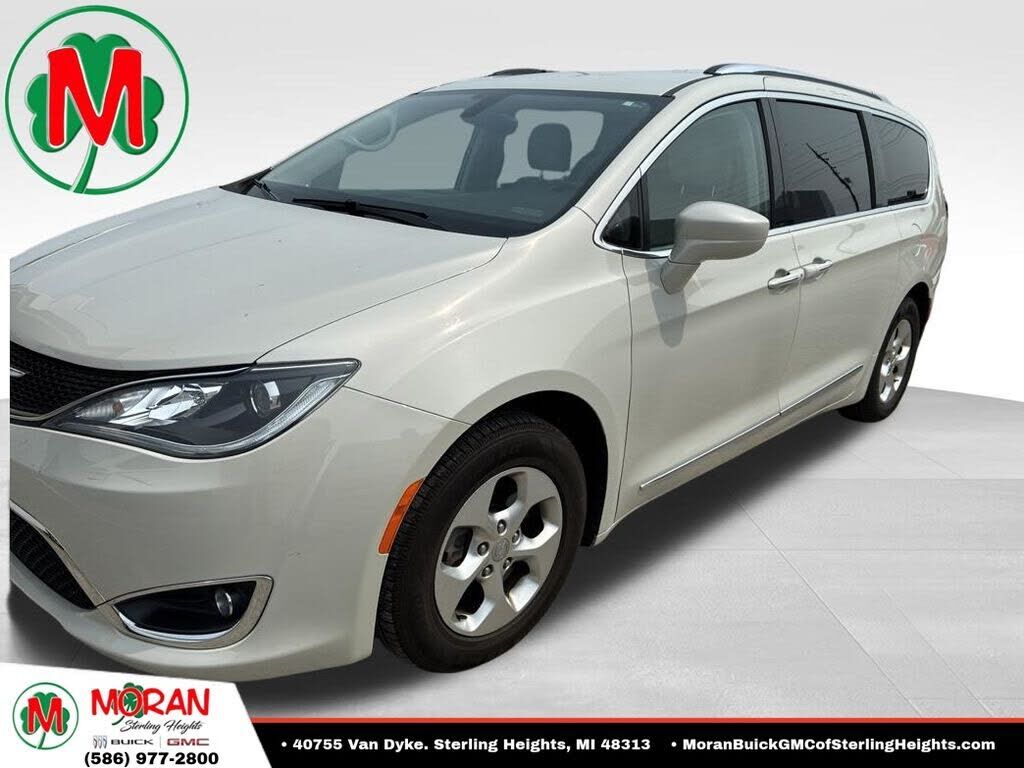 2017 CHRYSLER Pacifica