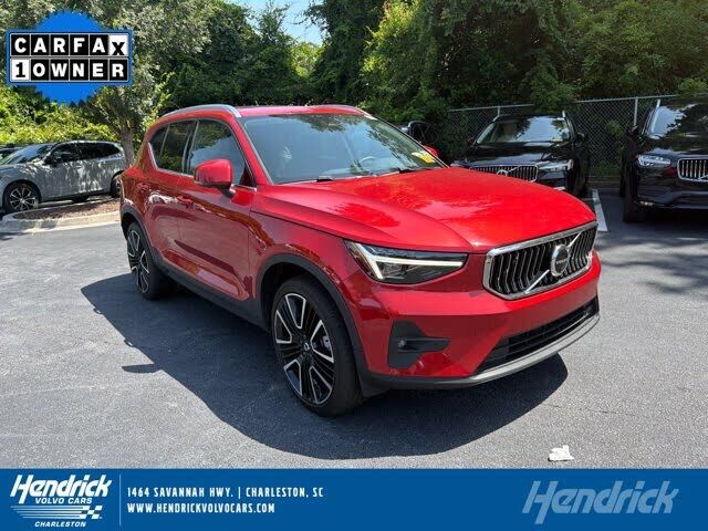 2024 VOLVO XC40