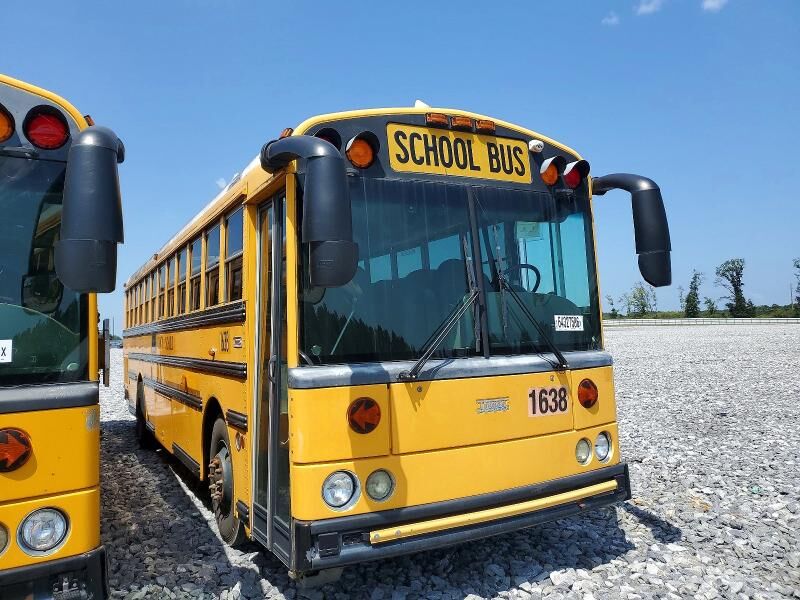 2004 THOMAS BUILT HDX