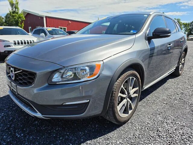 2017 VOLVO V60CC