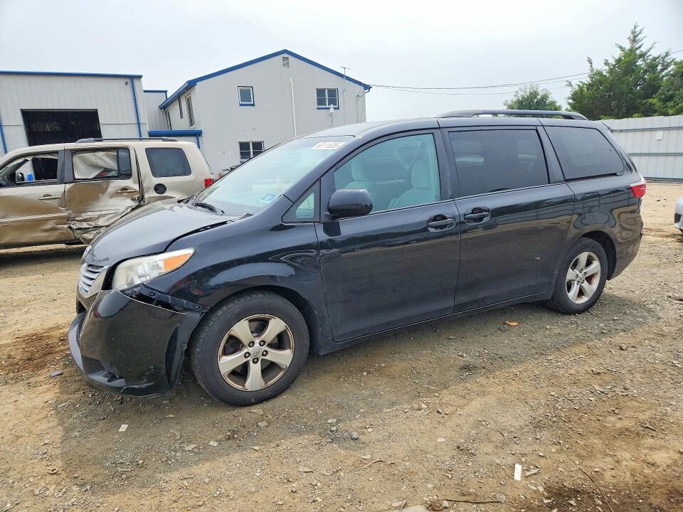 2016 TOYOTA Sienna