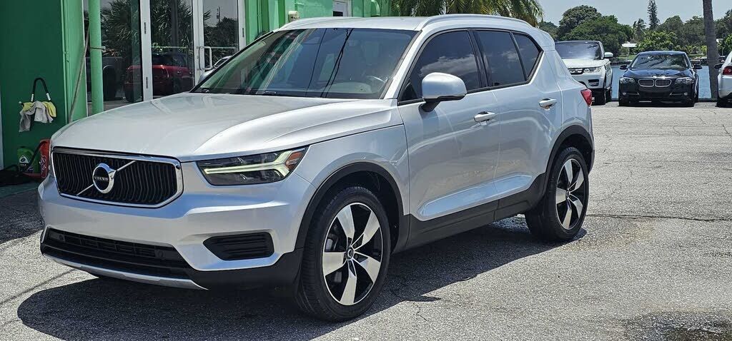 2019 VOLVO XC40