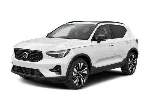 2026 VOLVO XC40