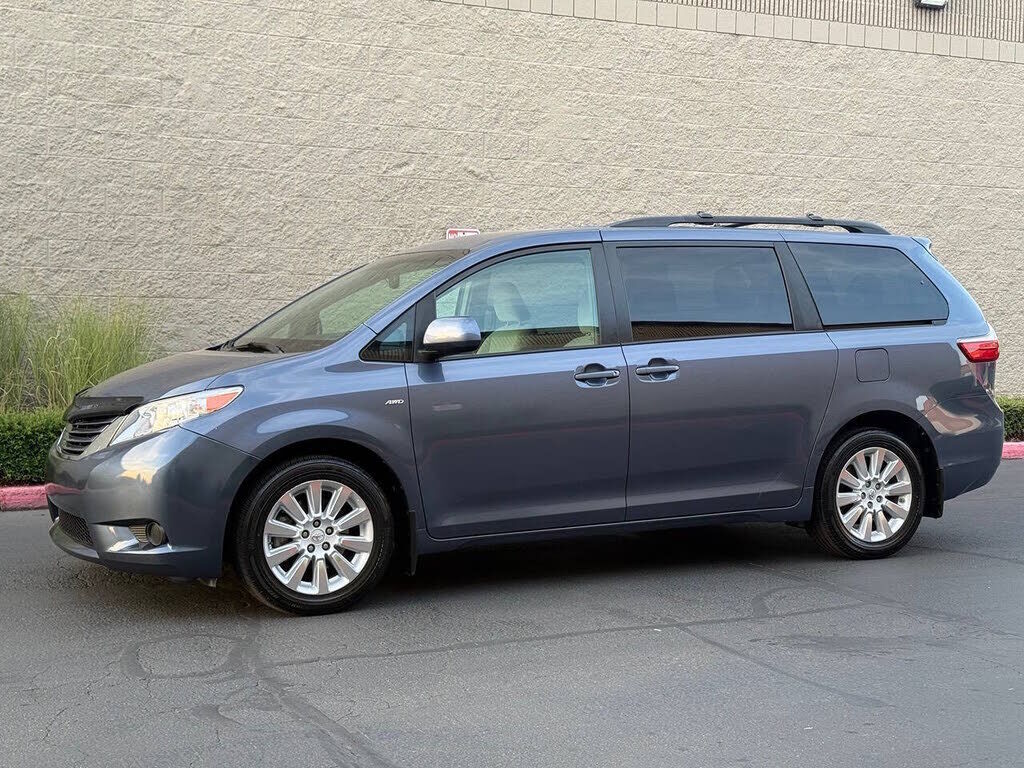 2016 TOYOTA Sienna