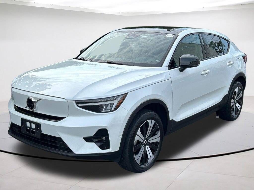2023 VOLVO C40