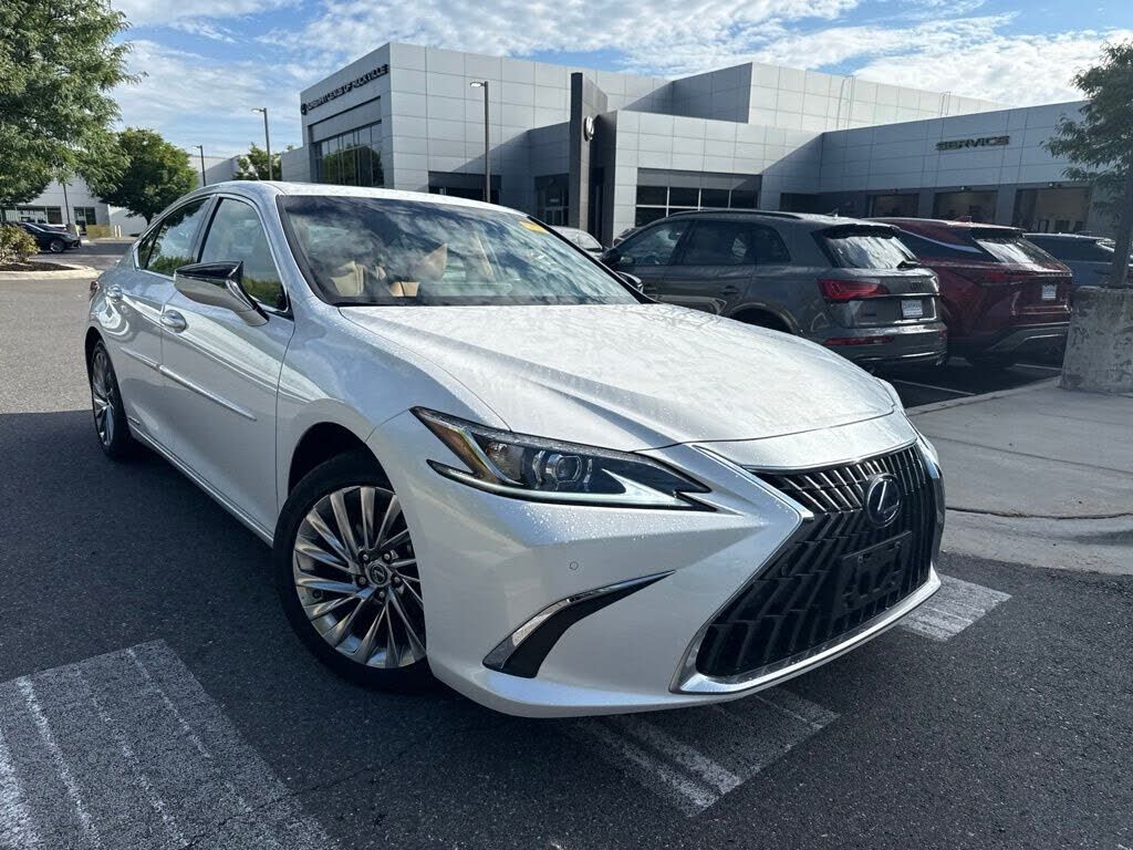 2022 LEXUS ES