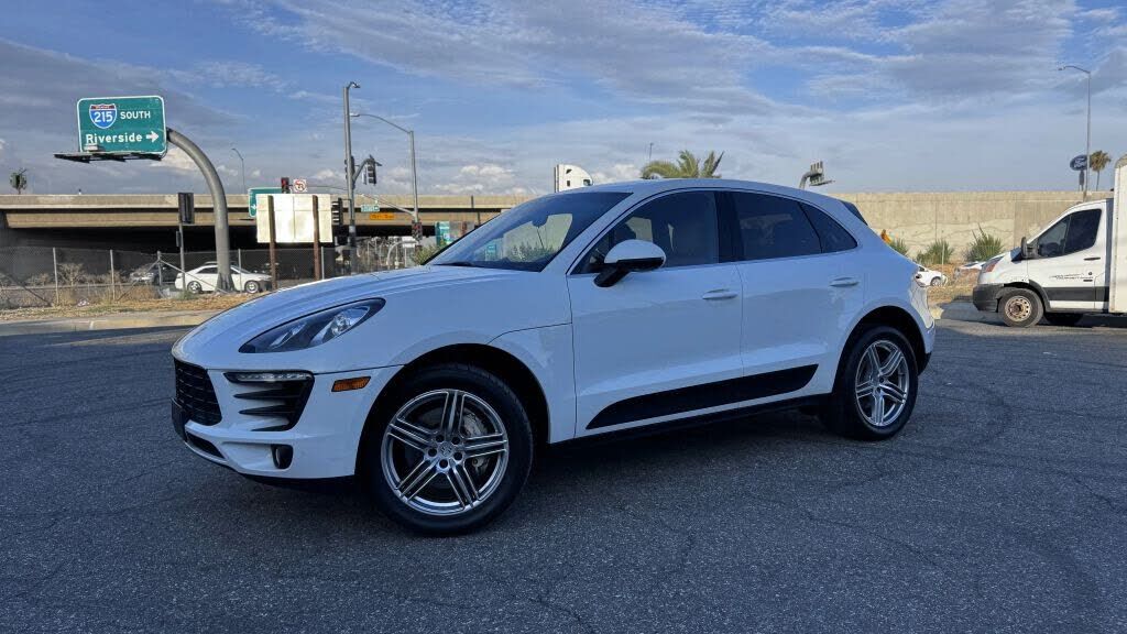 2016 PORSCHE Macan