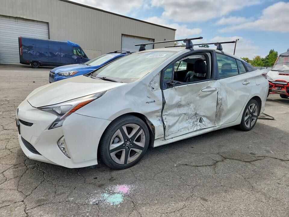 2016 TOYOTA PRIUS