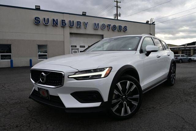 2021 VOLVO V60CC