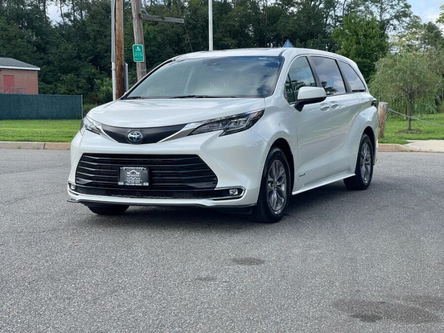 2021 TOYOTA Sienna