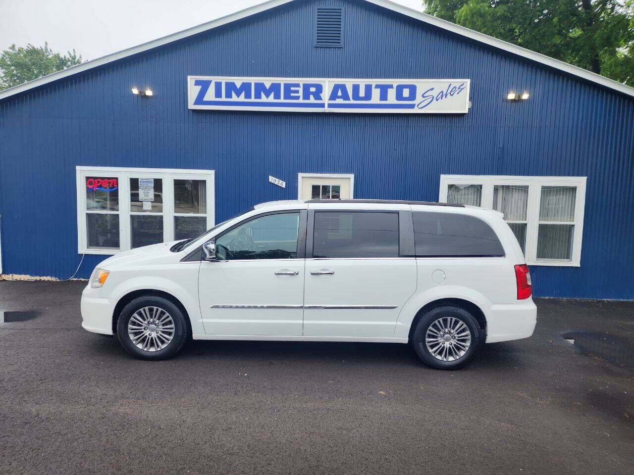2014 CHRYSLER Town and Country