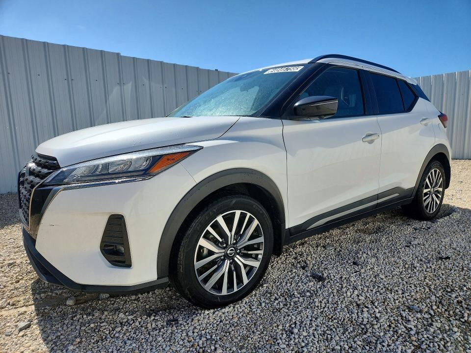 2021 NISSAN Kicks