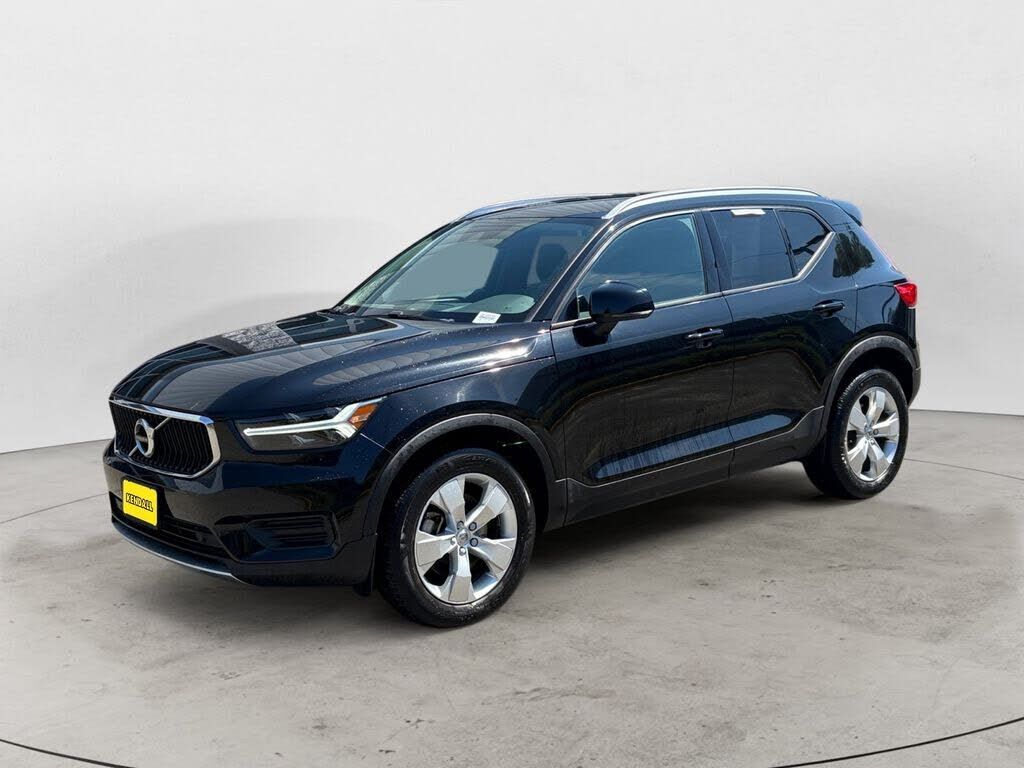 2022 VOLVO XC40