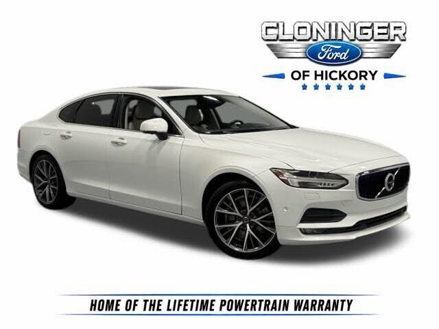 2017 VOLVO S90