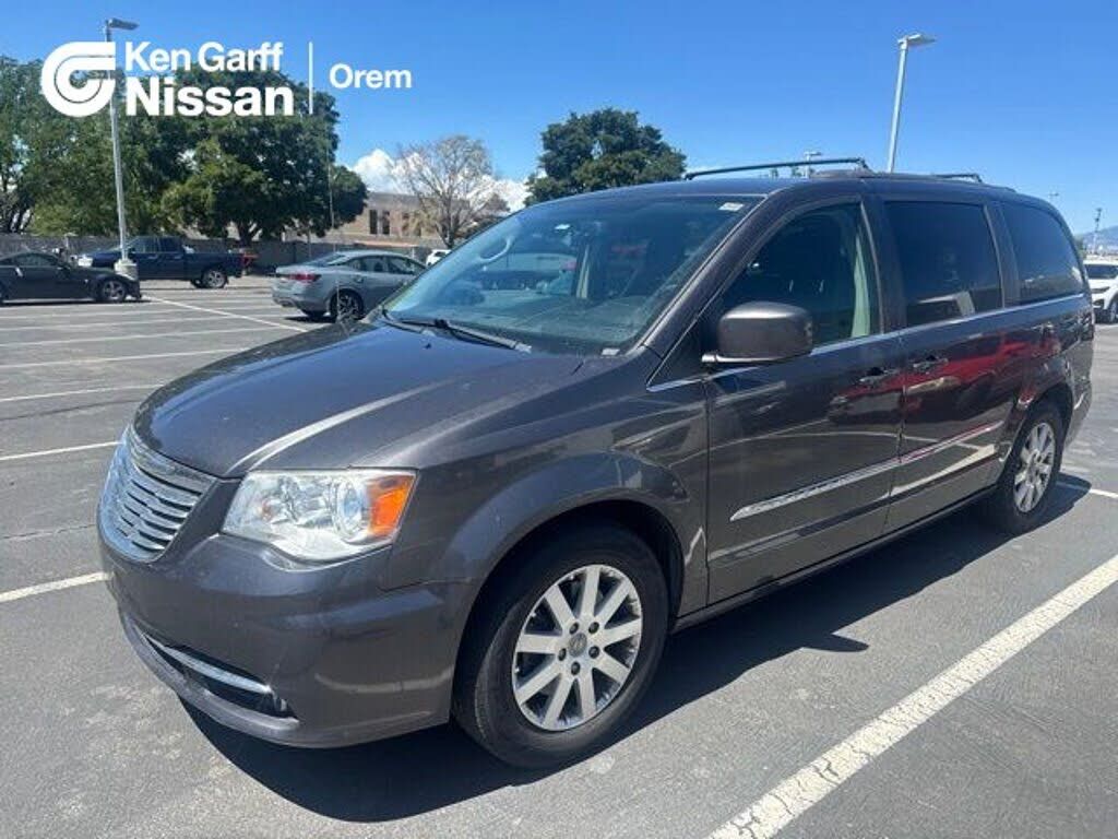 2016 CHRYSLER Town and Country