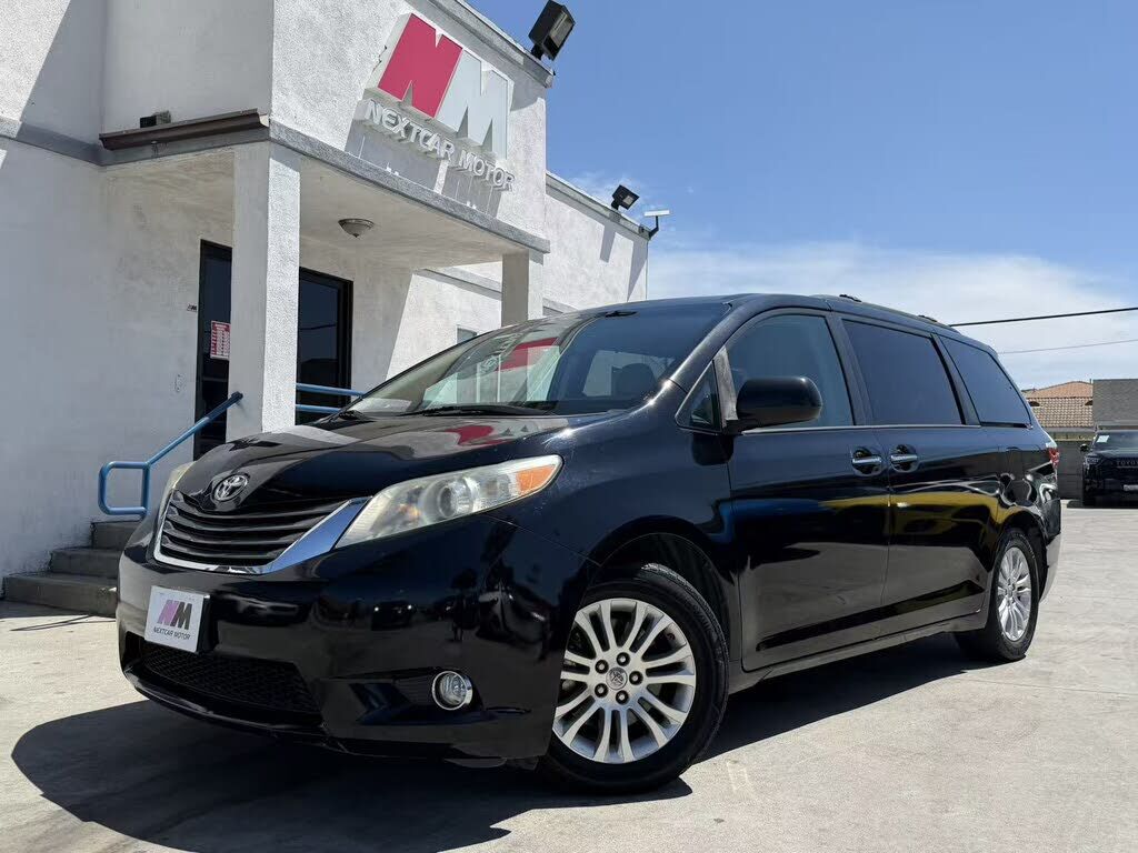 2016 TOYOTA Sienna