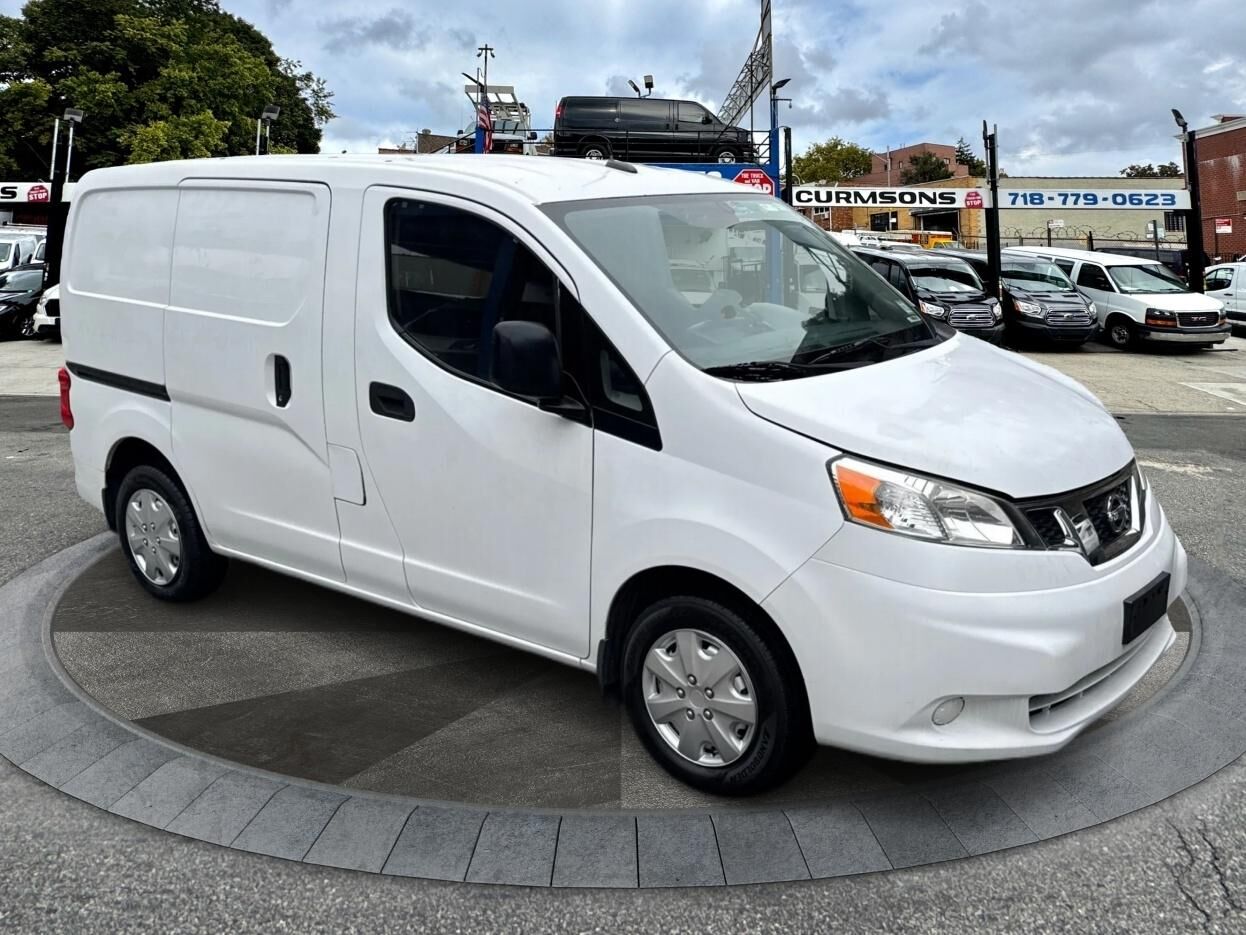 2017 NISSAN NV200