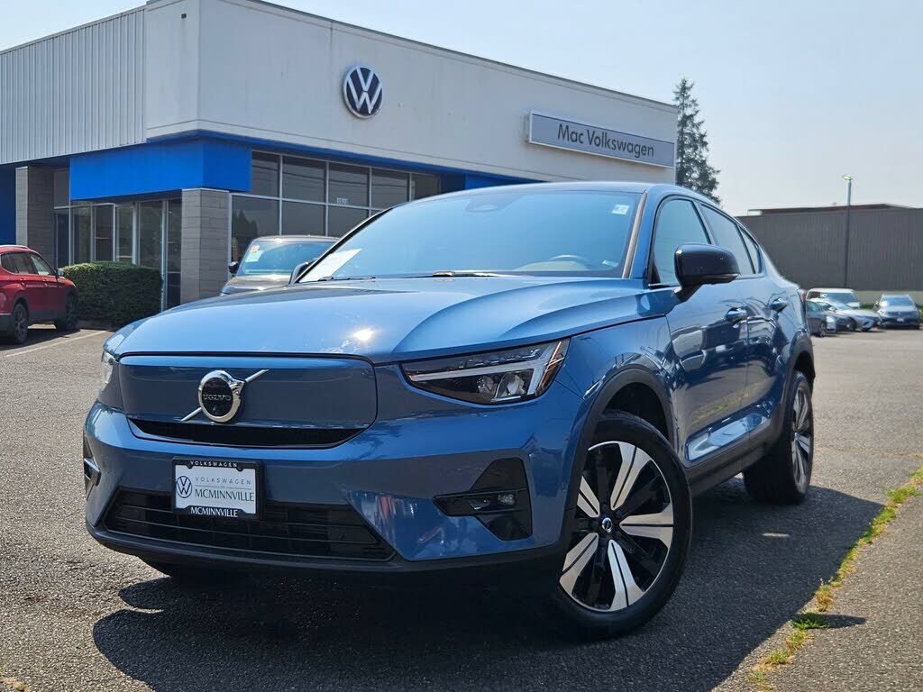 2023 VOLVO C40