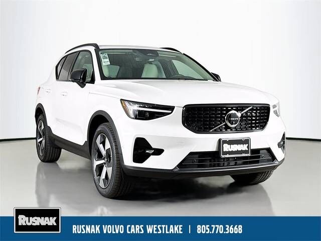 2026 VOLVO XC40