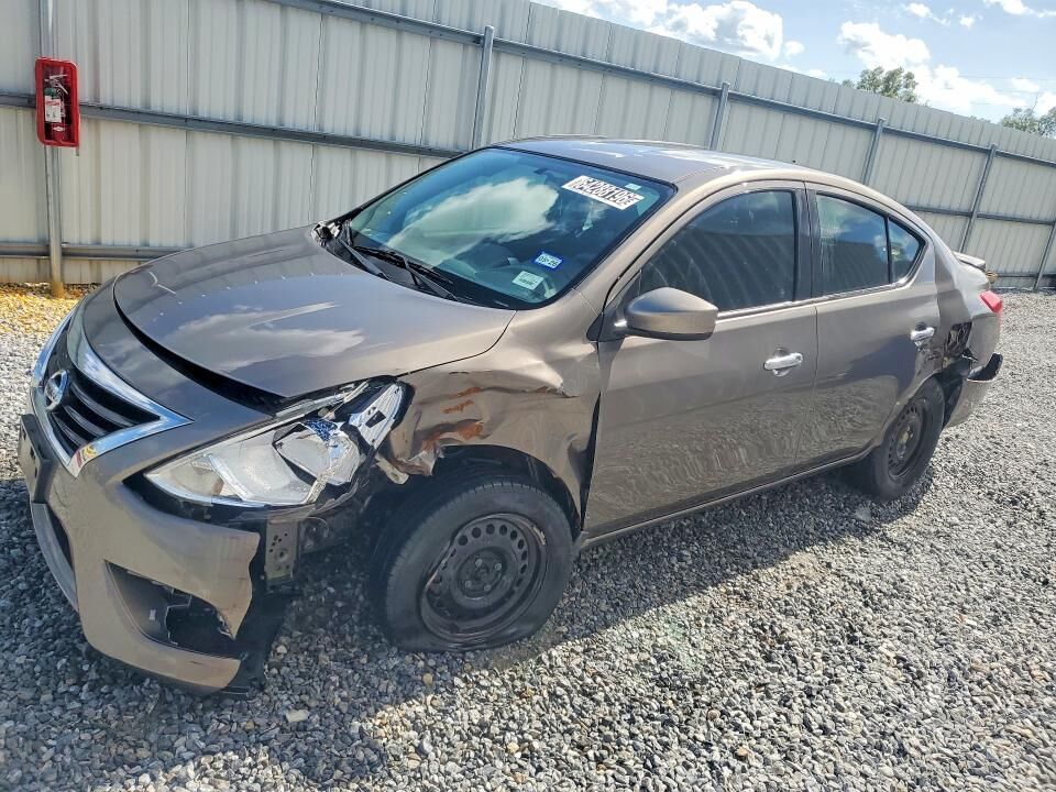 2017 NISSAN Versa