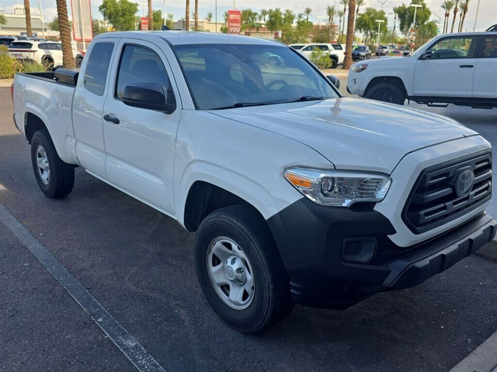 2018 TOYOTA Tacoma