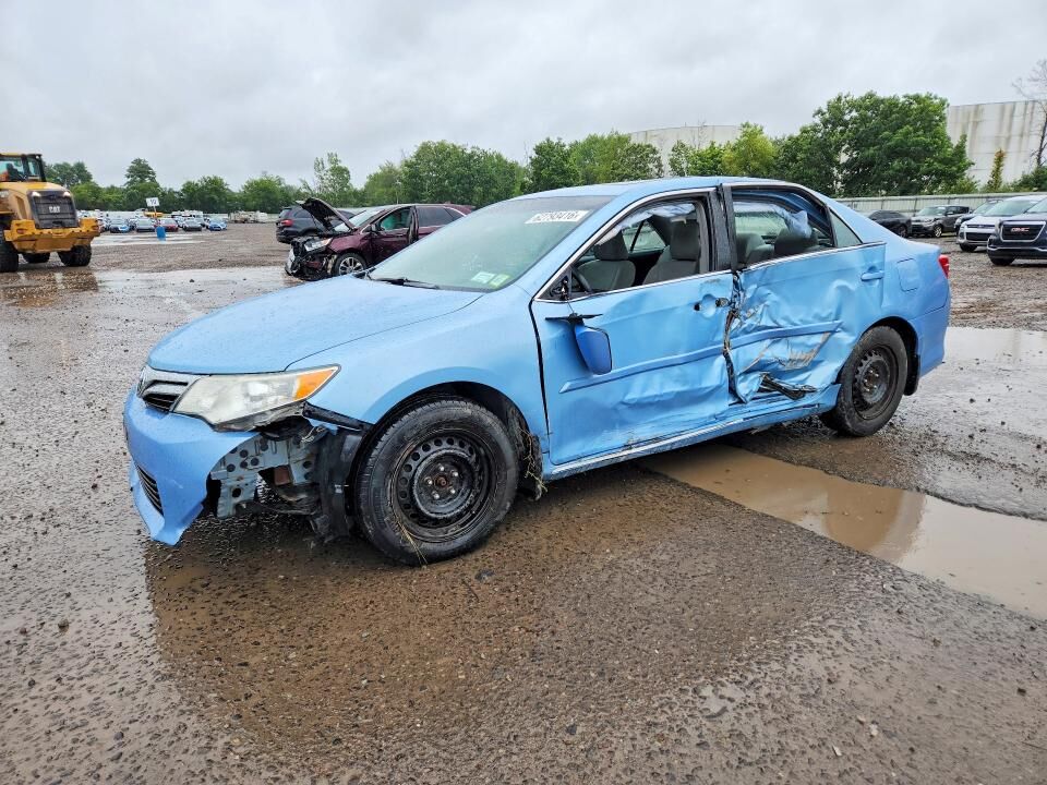 2013 TOYOTA Camry