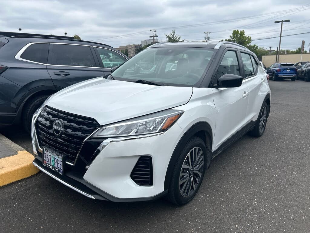 2023 NISSAN Kicks