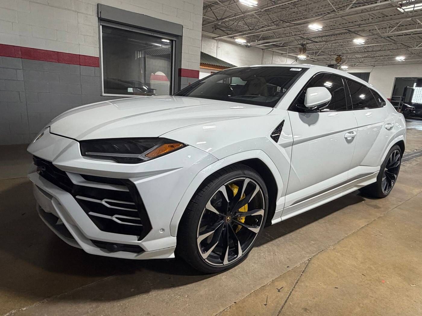 2020 LAMBORGHINI URUS