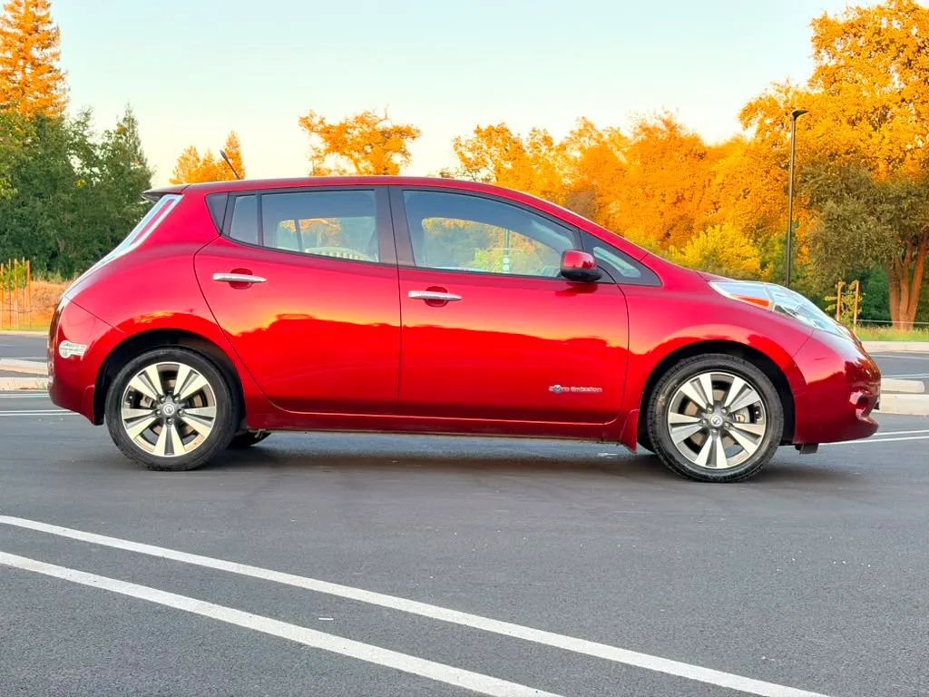 2014 NISSAN Leaf