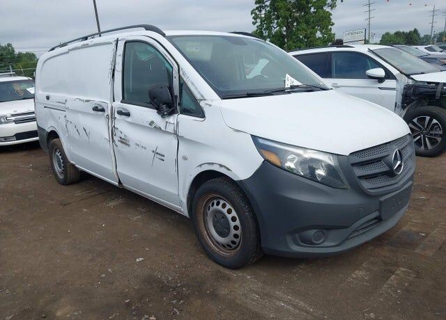 2022 MERCEDES-BENZ METRIS