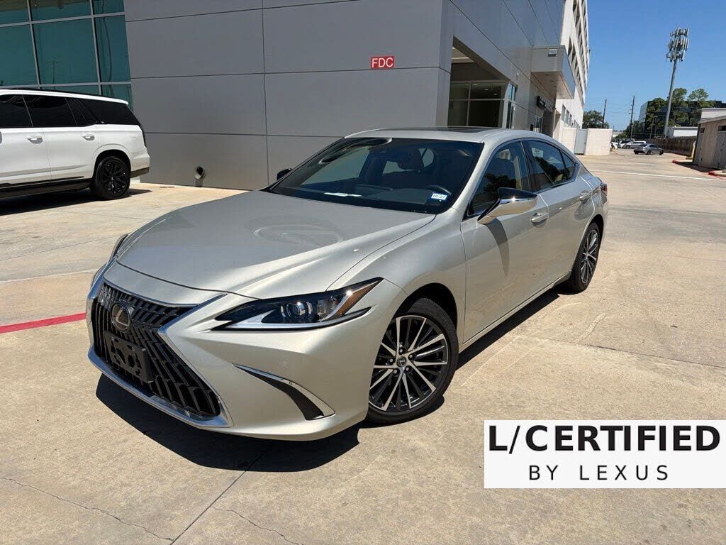2025 LEXUS ES