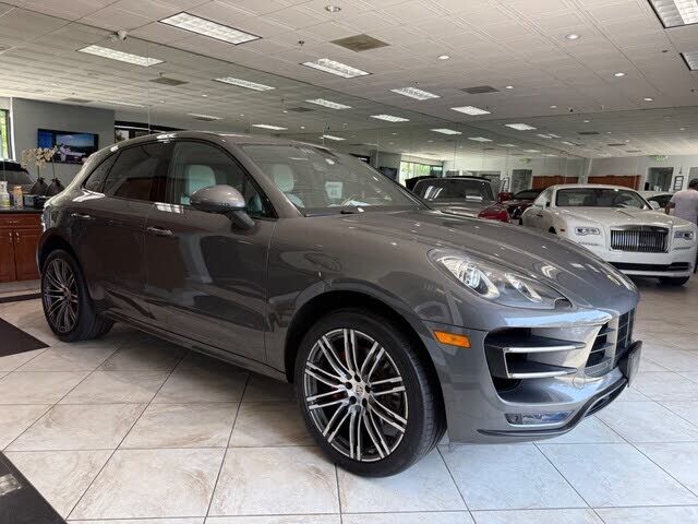 2016 PORSCHE Macan