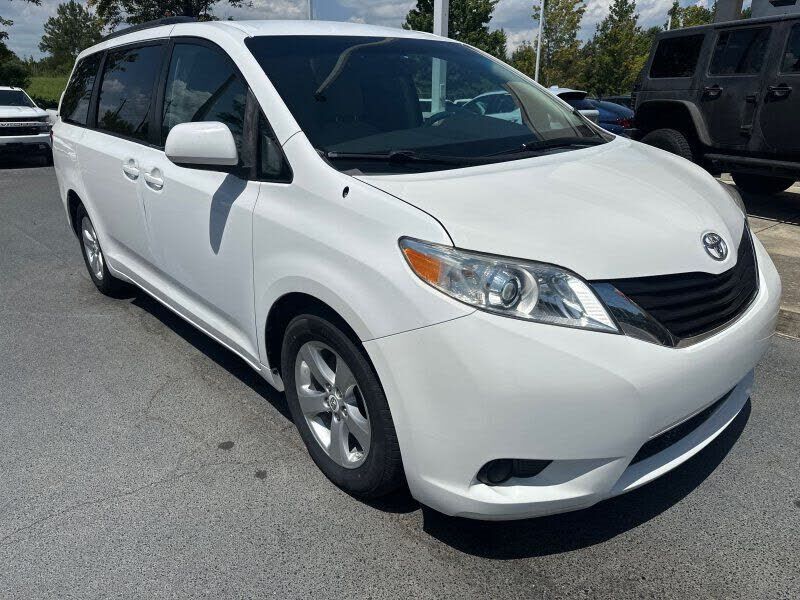 2011 TOYOTA Sienna