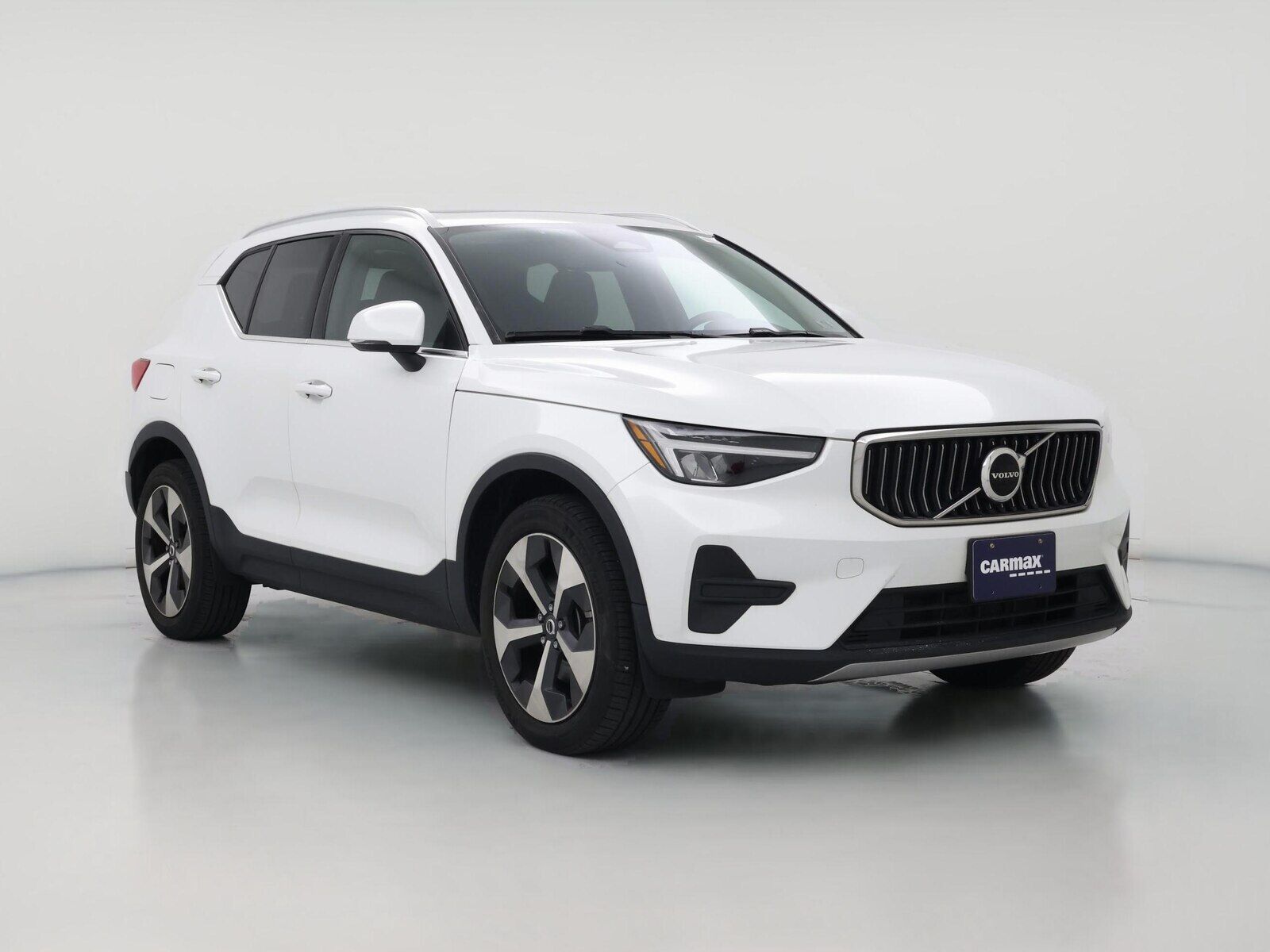 2024 VOLVO XC40