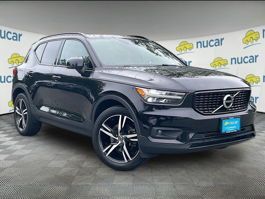 2021 VOLVO XC40
