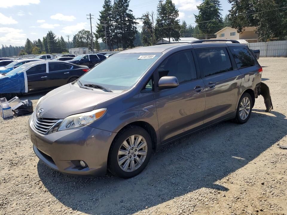 2013 TOYOTA Sienna