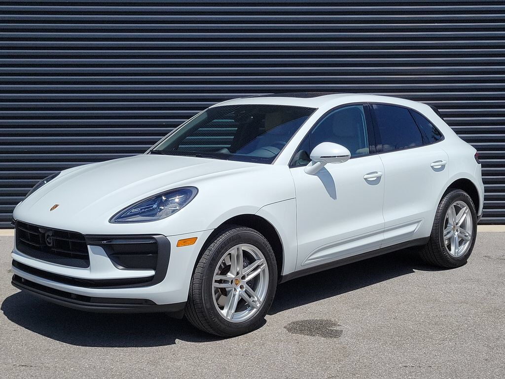 2025 PORSCHE Macan