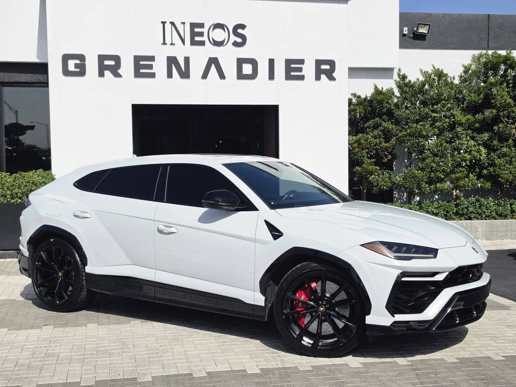 2022 LAMBORGHINI URUS