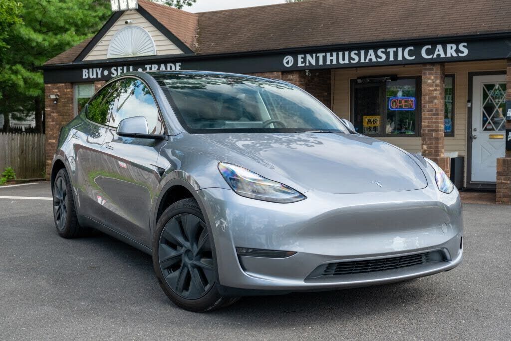 2025 TESLA Model Y