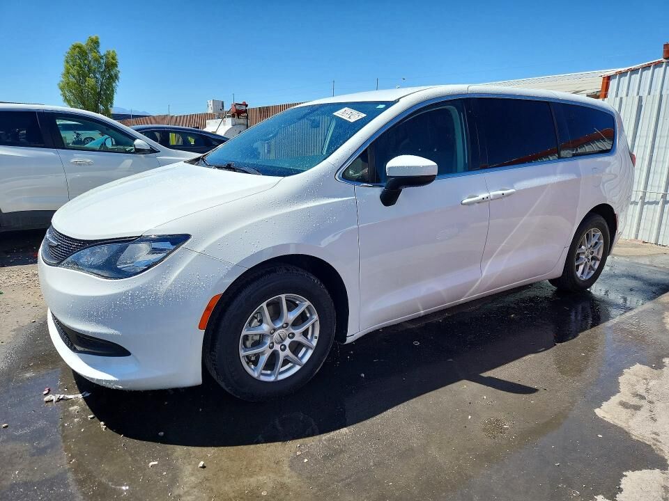 2022 CHRYSLER Voyager
