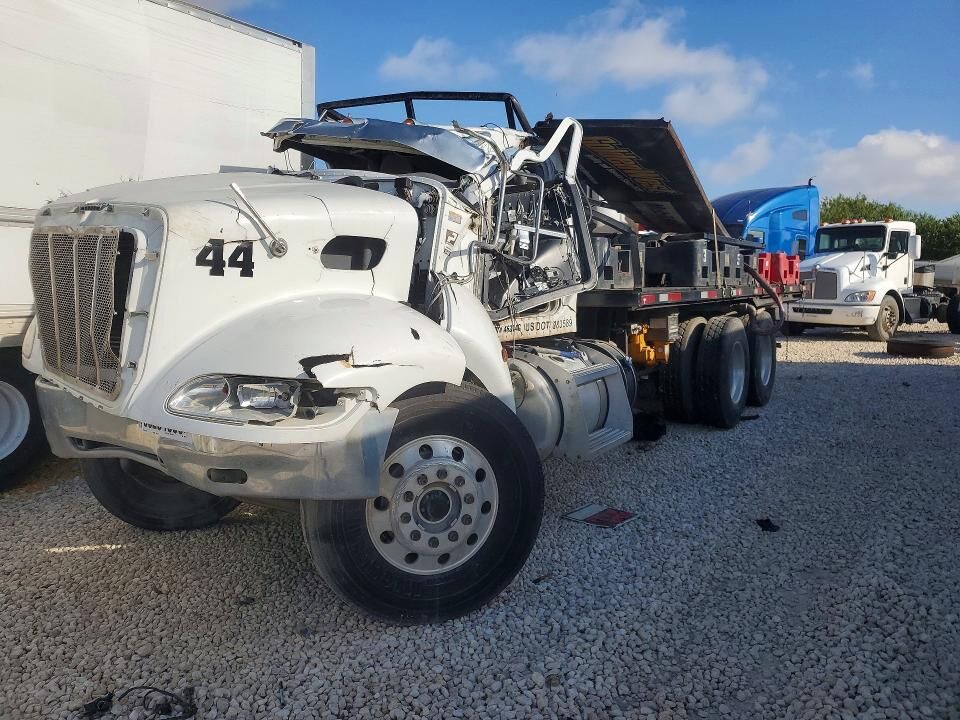 2018 PETERBILT 348