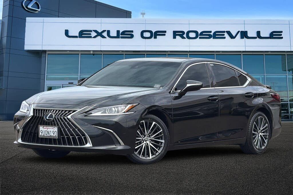 2025 LEXUS ES