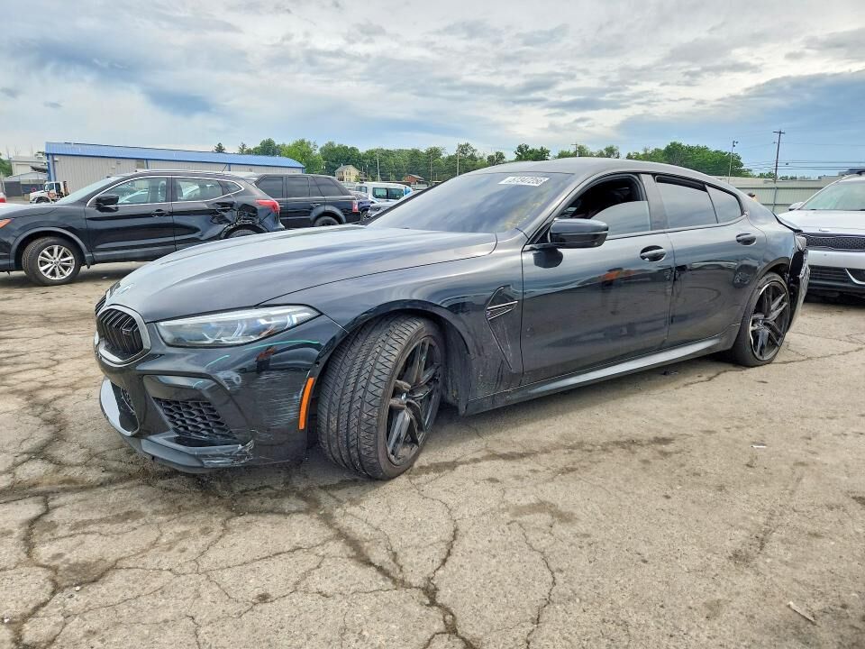 2022 BMW M8