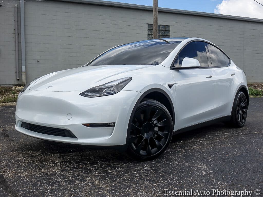 2025 TESLA Model Y