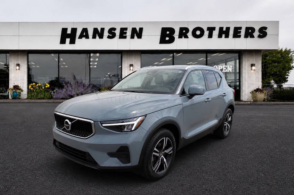 2023 VOLVO XC40