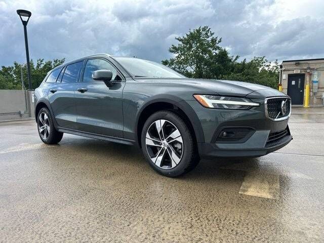 2026 VOLVO V60CC