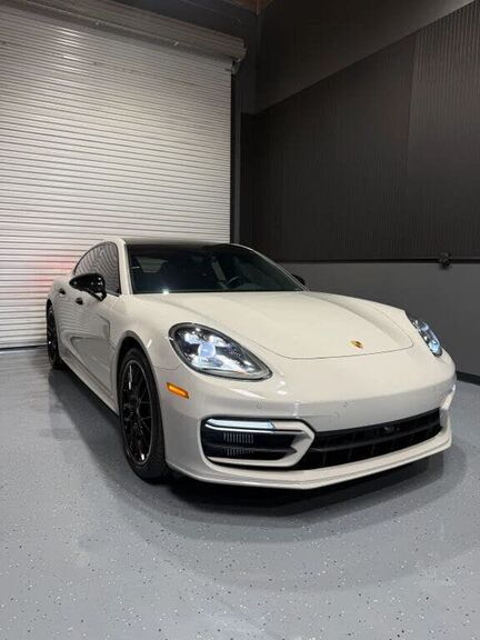2022 PORSCHE Panamera